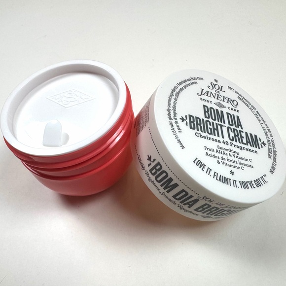 Sol de Janeiro Bom Dia Bright Body Wash Set - Red and White - Picture 4 of 5